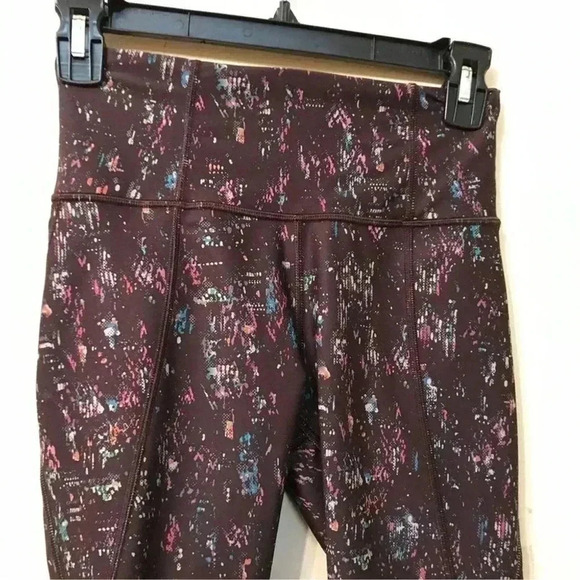 NWOT Athleta Lightning City Lights Capri Tights
Ladies XXS - Picture 4 of 7